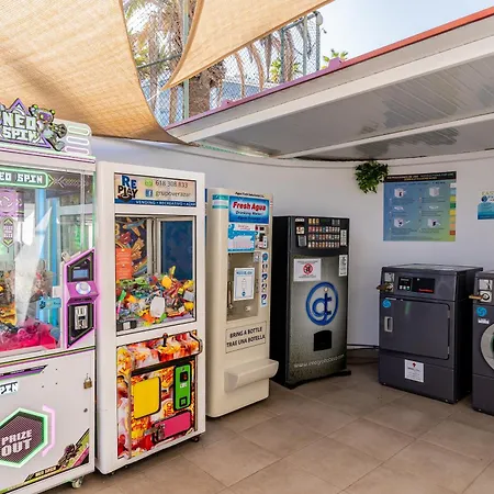 Appartamento Modern With Ocean Views And Heated Pool In Malibu Park