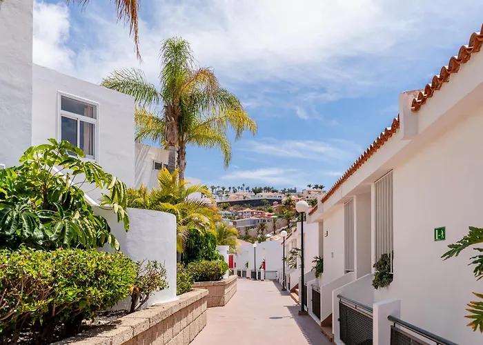 Modern With Ocean Views And Heated Pool In Malibu Park *