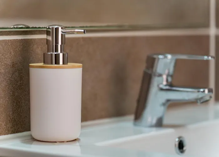 Modern With Ocean Views And Heated Pool In Malibu Park