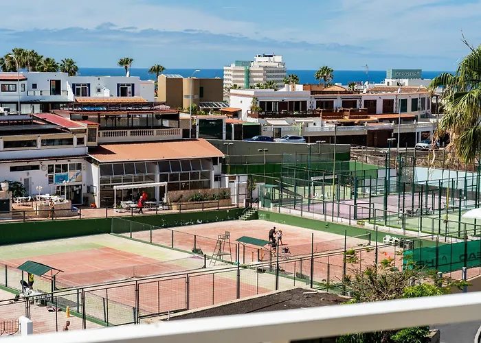 Modern With Ocean Views And Heated Pool In Malibu Park