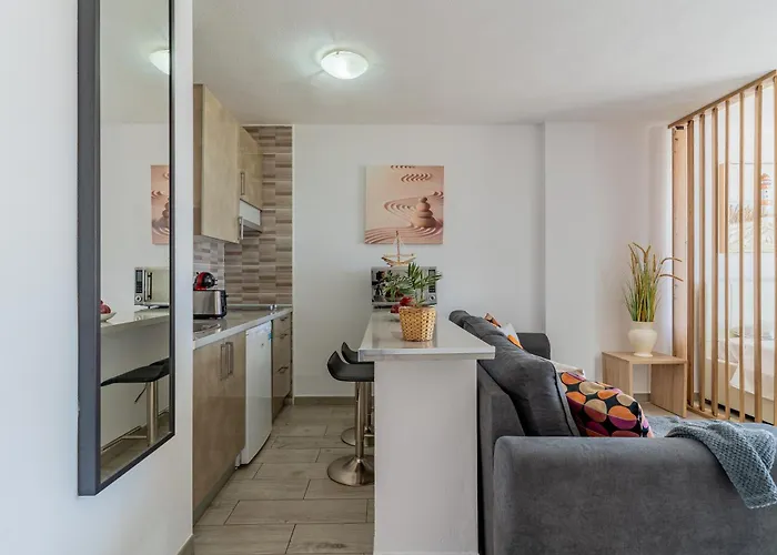 Modern With Ocean Views And Heated Pool In Malibu Park